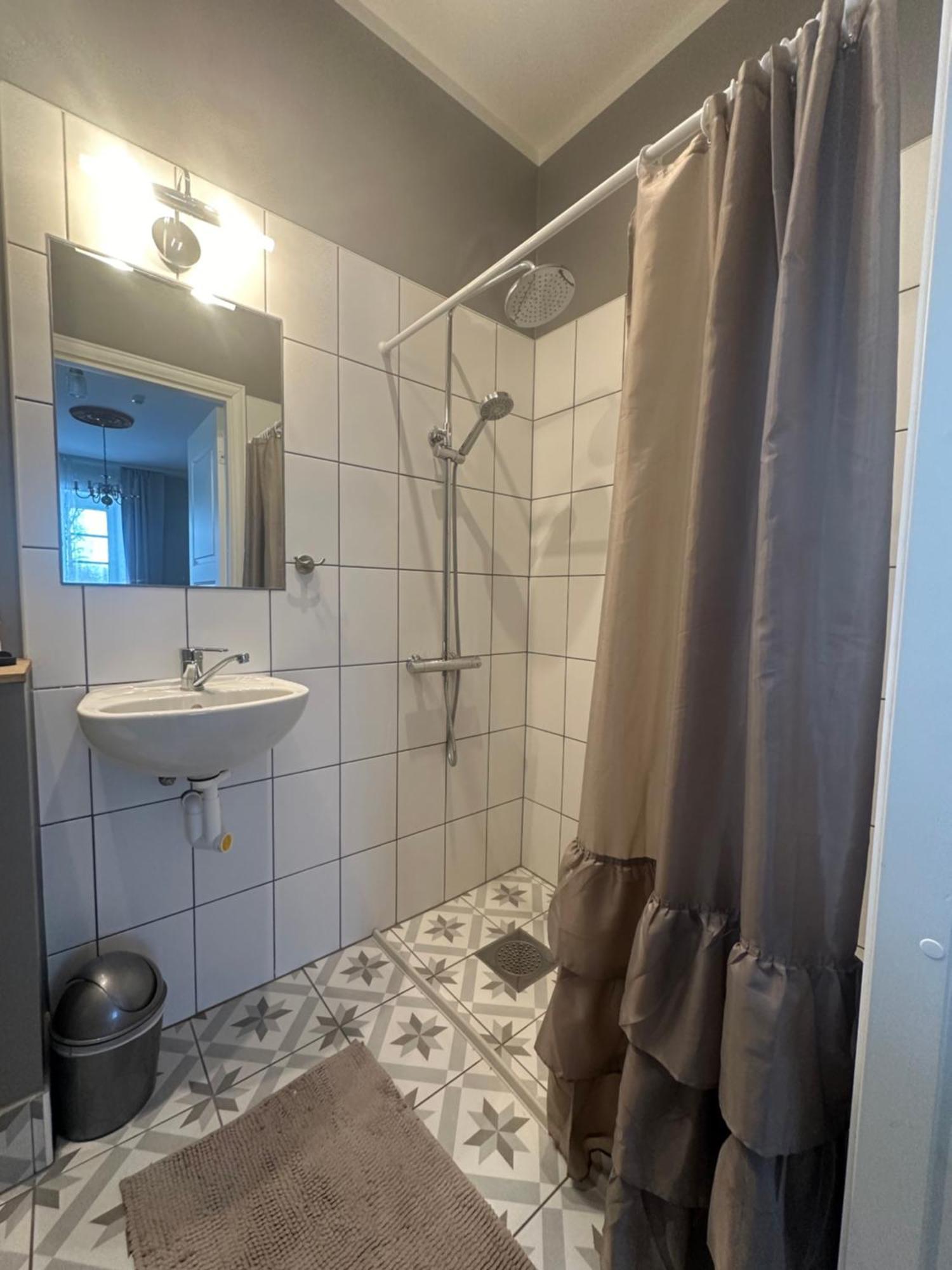 Guesthouse Kadrina Mois מראה חיצוני תמונה